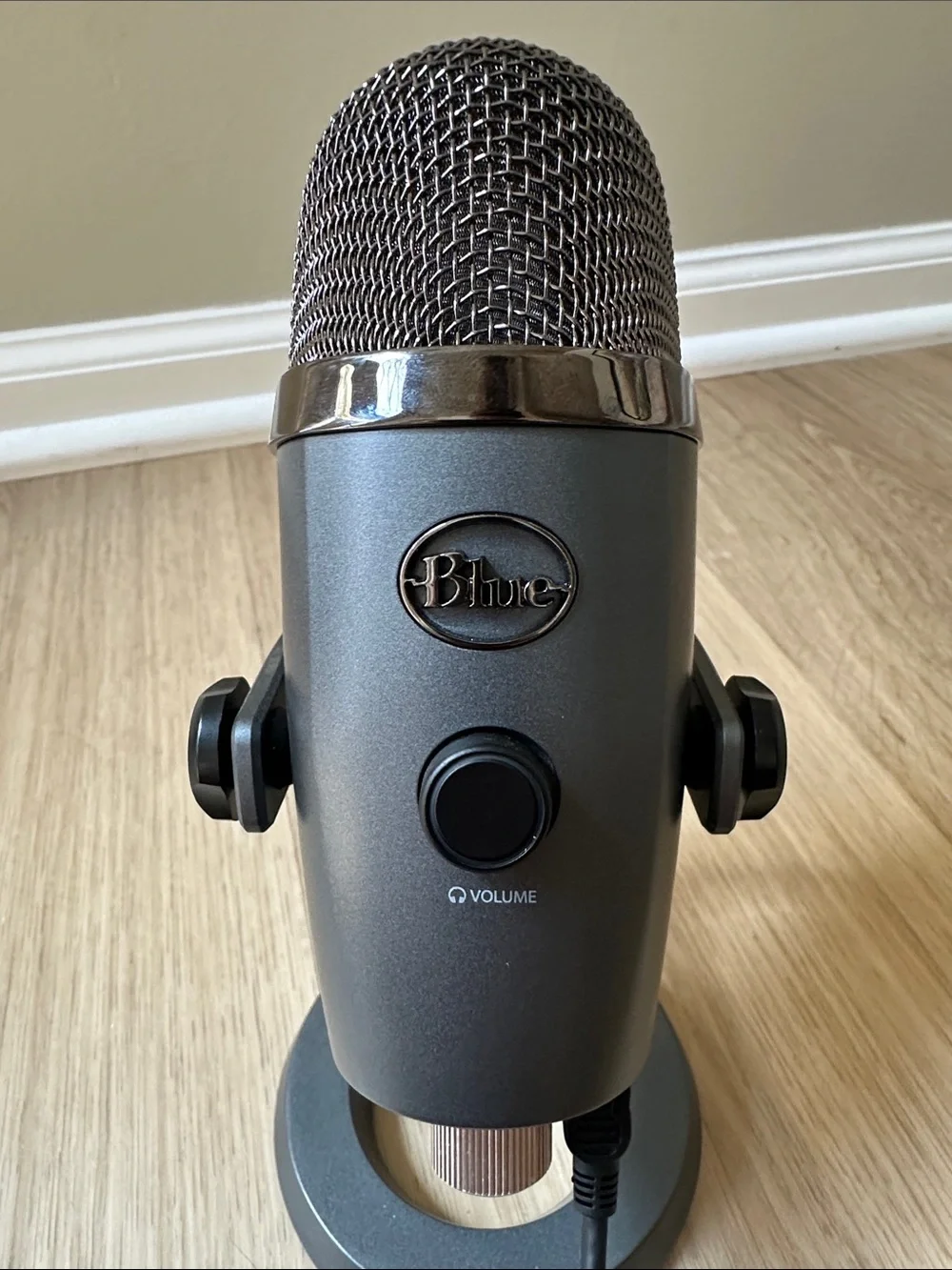 Yeti Desktop USB Microphone in Matte Gray with Silver Grill